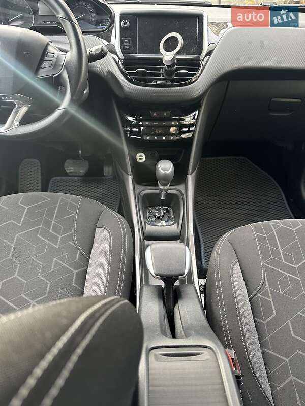 Позашляховик / Кросовер Peugeot 2008 2017 в Харкові фото Позашляховик / Кросовер Peugeot 2008 2017 в Харкові