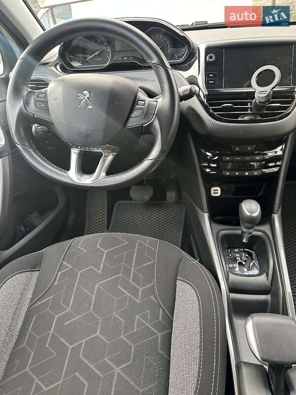 Позашляховик / Кросовер Peugeot 2008 2017 в Харкові фото 4 Позашляховик / Кросовер Peugeot 2008 2017 в Харкові