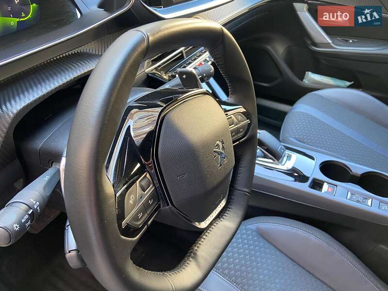 Внедорожник / Кроссовер Peugeot 2008 2020 в Киеве