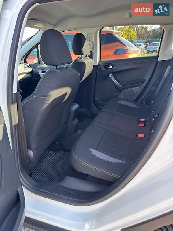 Внедорожник / Кроссовер Peugeot 2008 2017 в Киеве фото 3 Внедорожник / Кроссовер Peugeot 2008 2017 в Киеве