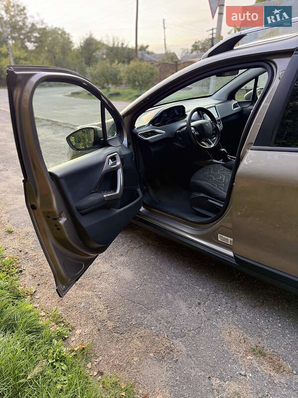 Позашляховик / Кросовер Peugeot 2008 2014 в Південному