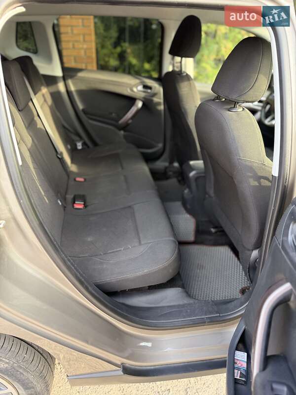 Позашляховик / Кросовер Peugeot 2008 2014 в Південному