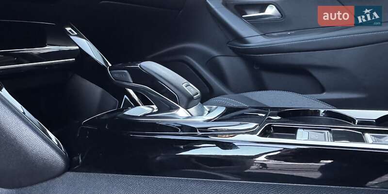 Внедорожник / Кроссовер Peugeot 2008 2021 в Киеве