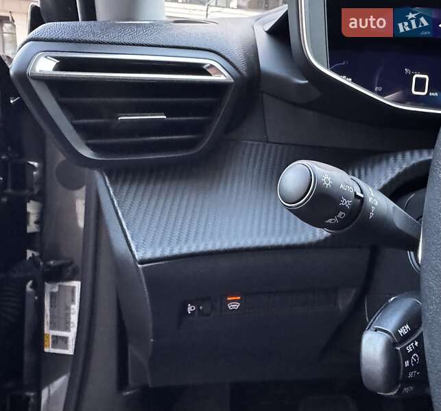 Внедорожник / Кроссовер Peugeot 2008 2021 в Киеве