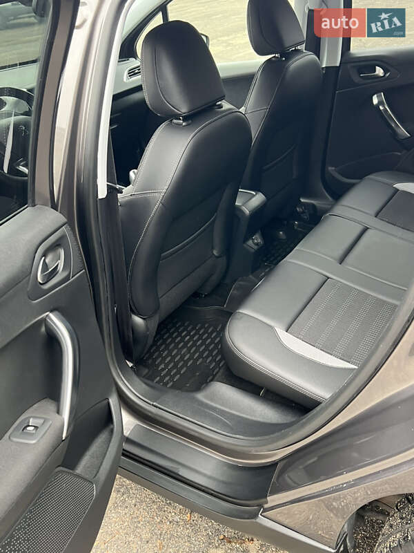 Внедорожник / Кроссовер Peugeot 2008 2013 в Бердичеве