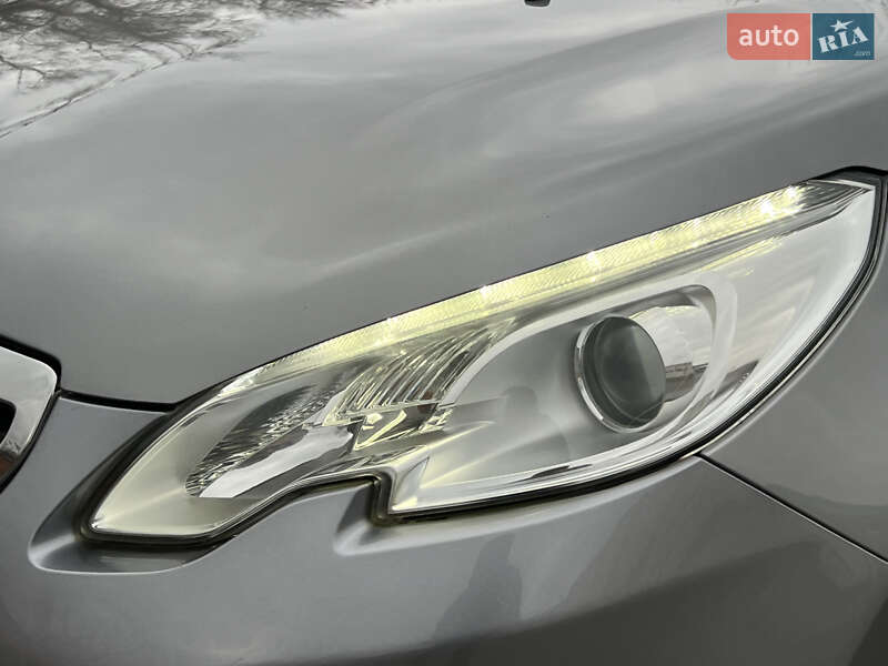 Внедорожник / Кроссовер Peugeot 2008 2015 в Дрогобыче