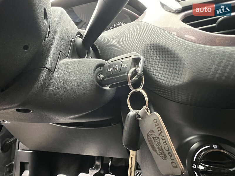 Внедорожник / Кроссовер Peugeot 2008 2015 в Дрогобыче