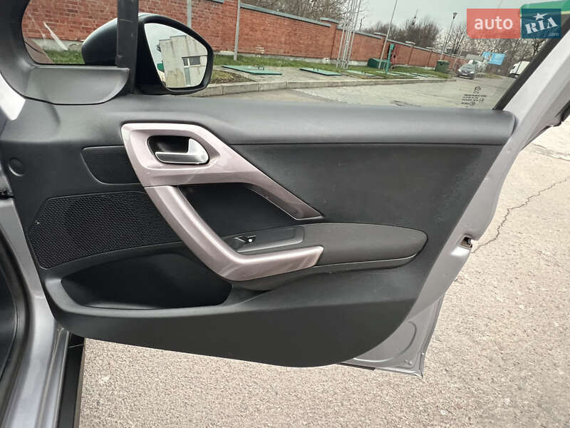 Внедорожник / Кроссовер Peugeot 2008 2015 в Дрогобыче