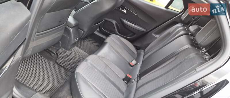 Внедорожник / Кроссовер Peugeot 2008 2021 в Киеве