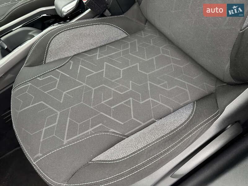 Внедорожник / Кроссовер Peugeot 2008 2018 в Киеве фото 24 Внедорожник / Кроссовер Peugeot 2008 2018 в Киеве