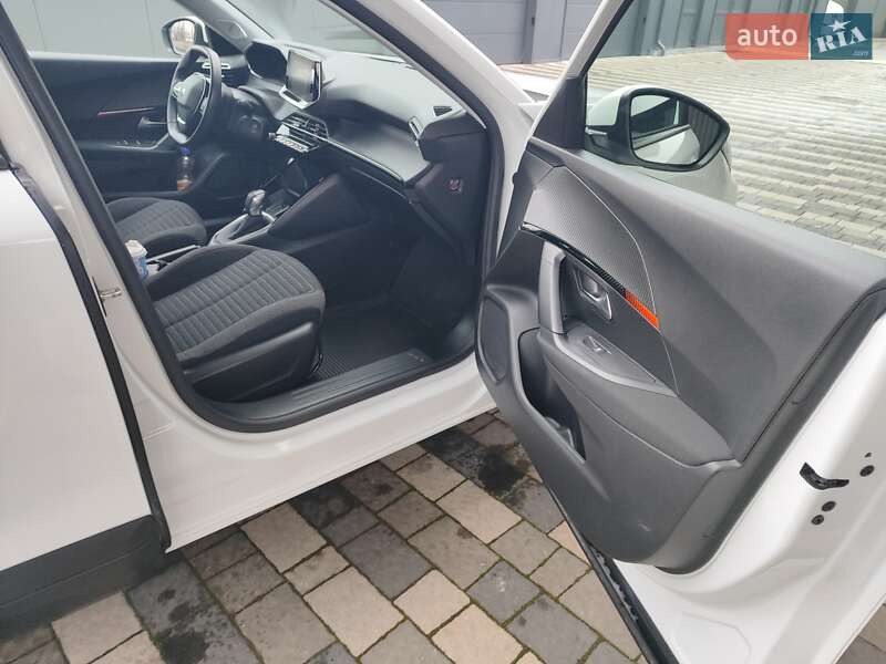 Позашляховик / Кросовер Peugeot 2008 2020 в Львові