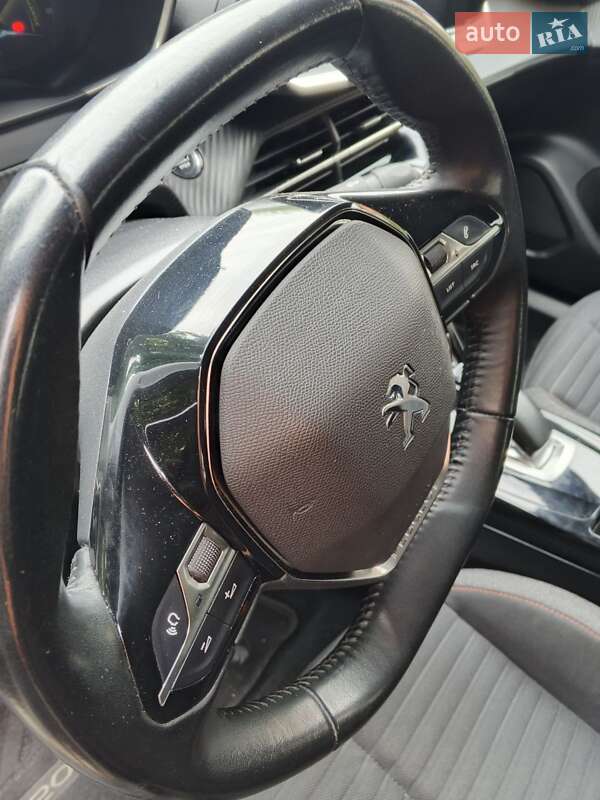 Позашляховик / Кросовер Peugeot 2008 2020 в Полтаві