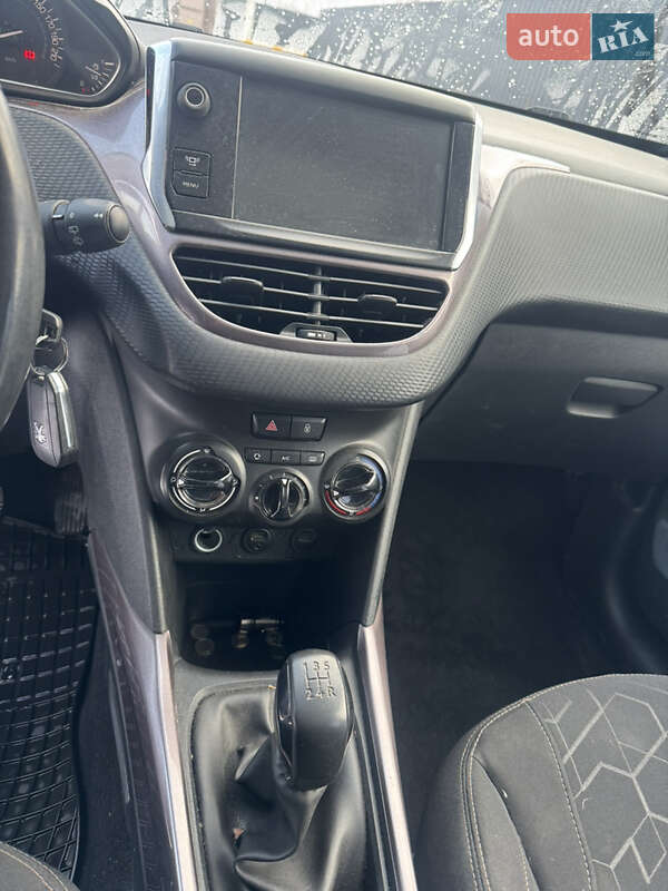 Внедорожник / Кроссовер Peugeot 2008 2014 в Болехове