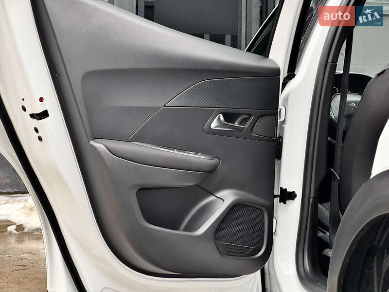 Внедорожник / Кроссовер Peugeot 2008 2021 в Киеве