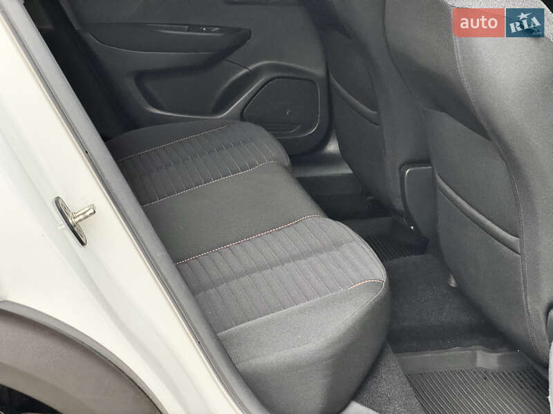 Внедорожник / Кроссовер Peugeot 2008 2021 в Киеве