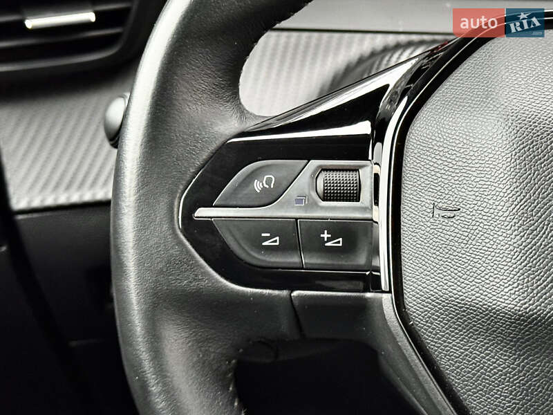 Внедорожник / Кроссовер Peugeot 2008 2021 в Киеве