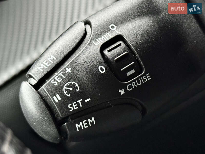 Внедорожник / Кроссовер Peugeot 2008 2021 в Киеве