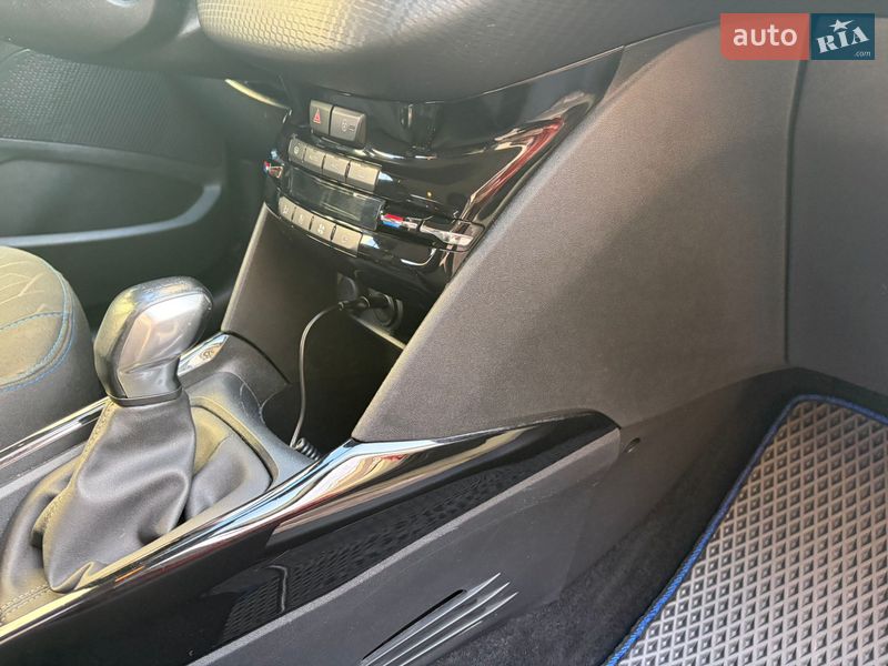 Внедорожник / Кроссовер Peugeot 2008 2019 в Киеве