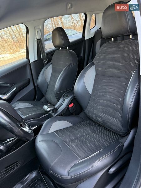 Внедорожник / Кроссовер Peugeot 2008 2017 в Тернополе