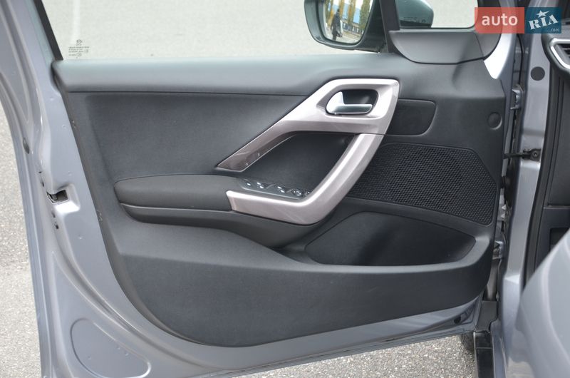 Внедорожник / Кроссовер Peugeot 2008 2016 в Киеве