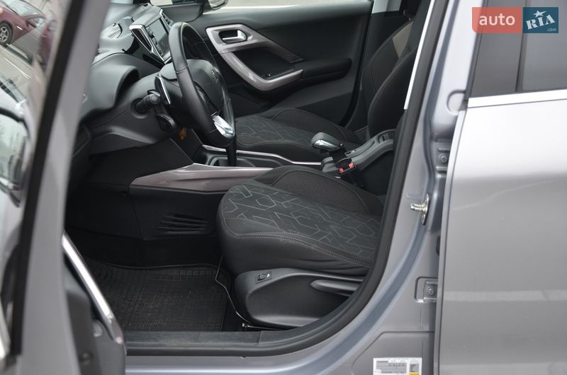 Внедорожник / Кроссовер Peugeot 2008 2016 в Киеве