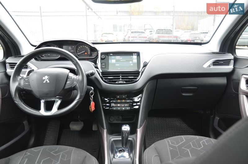 Внедорожник / Кроссовер Peugeot 2008 2016 в Киеве