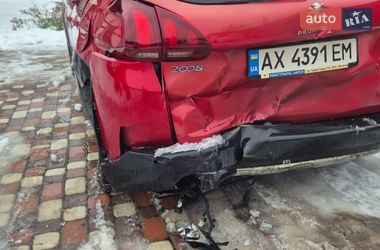 Внедорожник / Кроссовер Peugeot 2008 2016 в Харькове