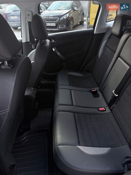 Позашляховик / Кросовер Peugeot 2008 2015 в Тернополі фото 18 Позашляховик / Кросовер Peugeot 2008 2015 в Тернополі