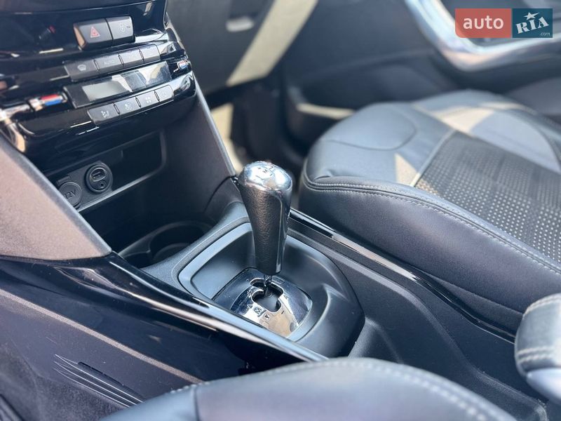 Внедорожник / Кроссовер Peugeot 2008 2015 в Стрые