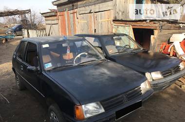 Седан Peugeot 205 1988 в Ровно