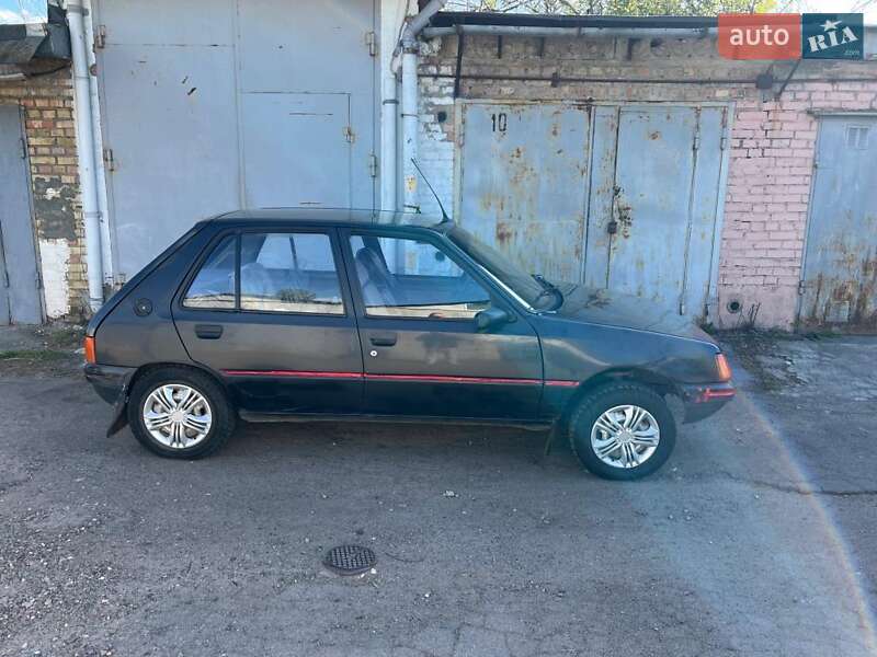 Хэтчбек Peugeot 205 1987 в 