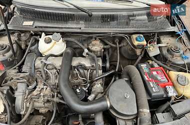 Хэтчбек Peugeot 205 1987 в 