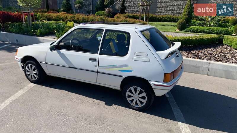 Хетчбек Peugeot 205 1988 в 