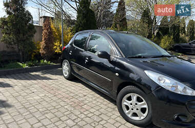 Хэтчбек Peugeot 206 plus 2011 в 