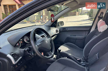 Хэтчбек Peugeot 206 plus 2011 в 