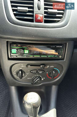 Хетчбек Peugeot 206+ 2010 в 