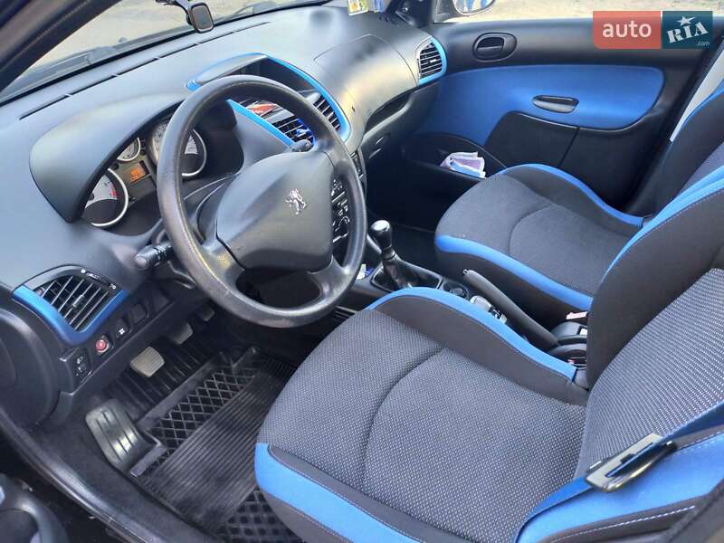Хетчбек Peugeot 206+ 2010 в Луцьку