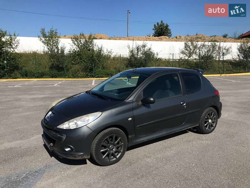 Хетчбек Peugeot 206+ 2012 в Ужгороді