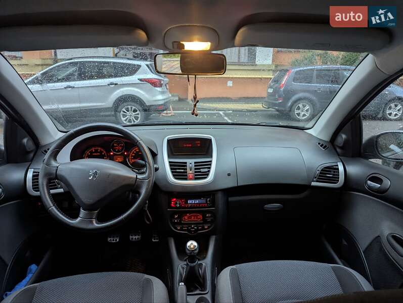 Хетчбек Peugeot 206+ 2010 в Рівному