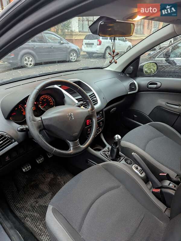 Хетчбек Peugeot 206+ 2010 в Рівному