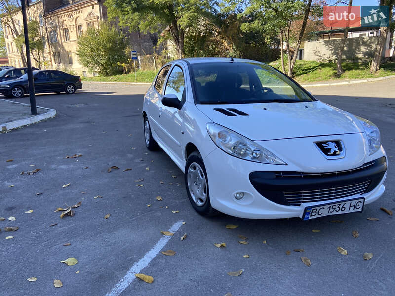 Хетчбек Peugeot 206+ 2010 в Львові