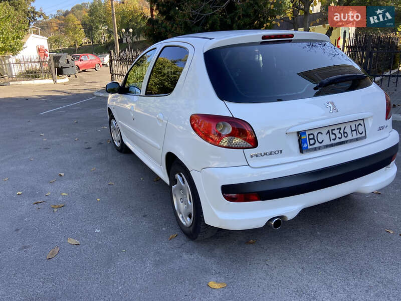 Хетчбек Peugeot 206+ 2010 в Львові