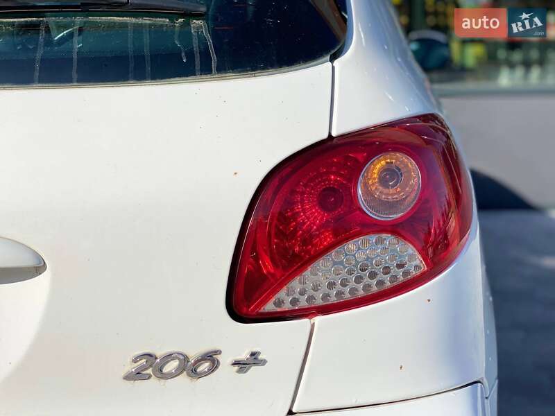Хэтчбек Peugeot 206 plus 2009 в Киеве