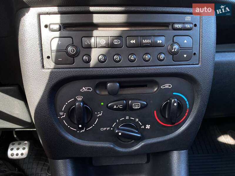 Хэтчбек Peugeot 206 plus 2009 в Киеве