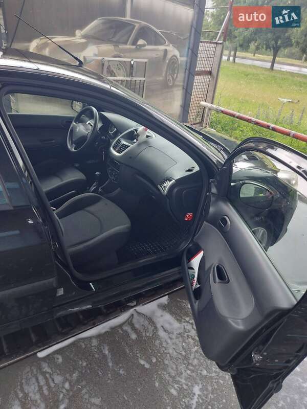 Хэтчбек Peugeot 206 plus 2010 в Запорожье