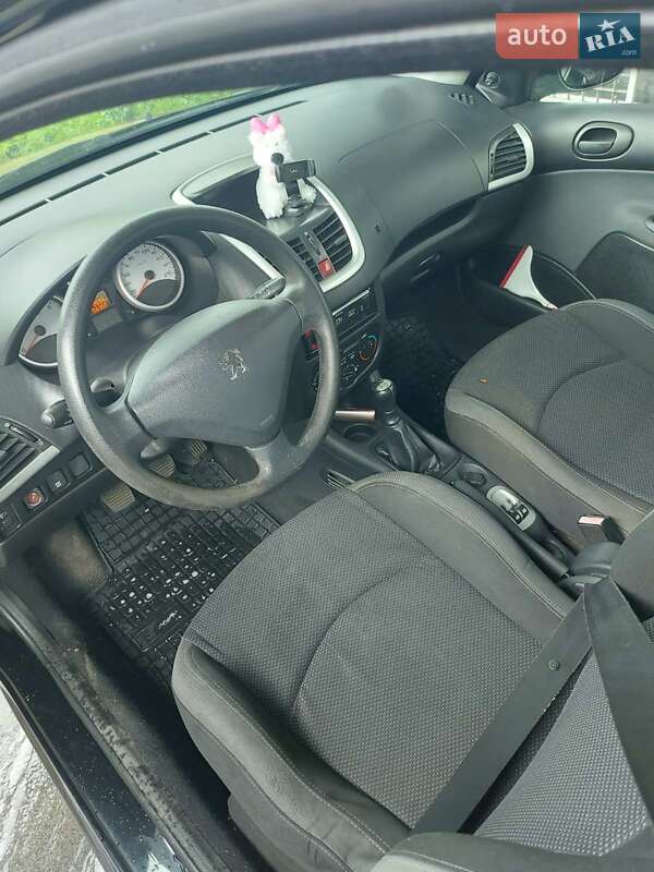 Хэтчбек Peugeot 206 plus 2010 в Запорожье