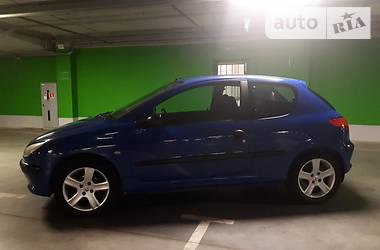 Хэтчбек Peugeot 206 2003 в Киеве