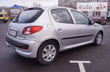 Хэтчбек Peugeot 206 2010 в Луцке