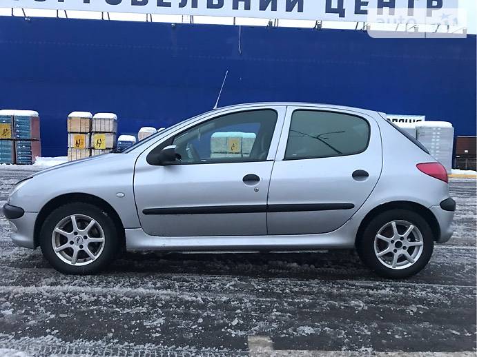 Хетчбек Peugeot 206 2000 в Мукачевому