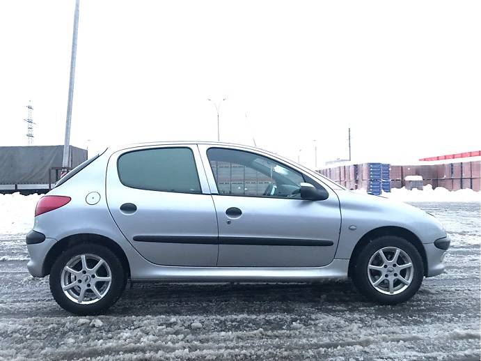 Хетчбек Peugeot 206 2000 в Мукачевому